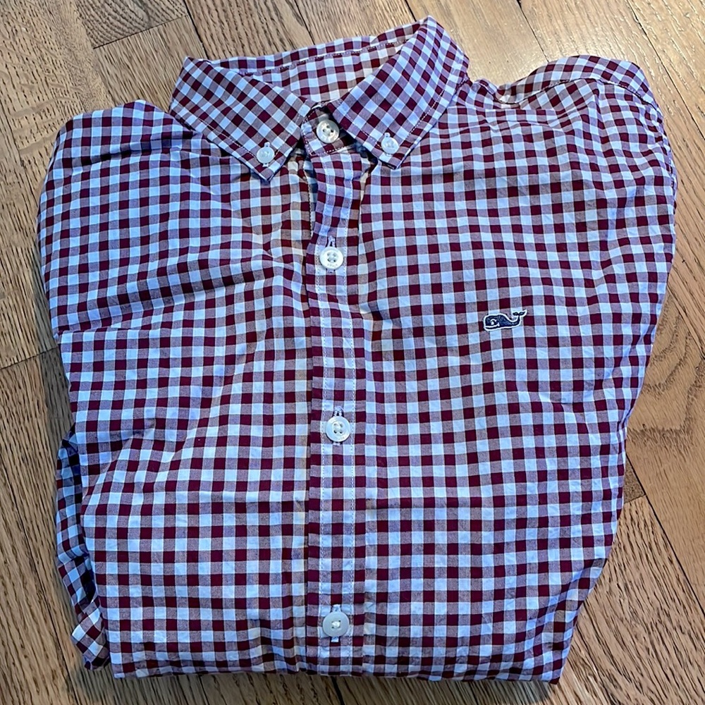 Boys Burgundy and White Vineyard Vines button down shirt.(Medium 12-14)